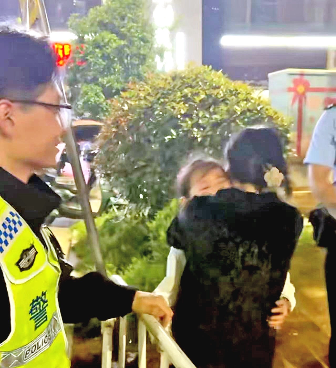 楚超赛场“警”色浓 嘉鱼公安暖心找回8岁走失女童