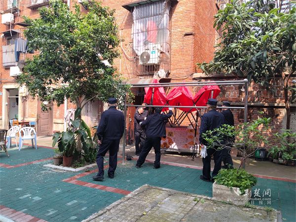 杨园街道综合执法中心推进“城管进社区” 拆棚治乱优环境