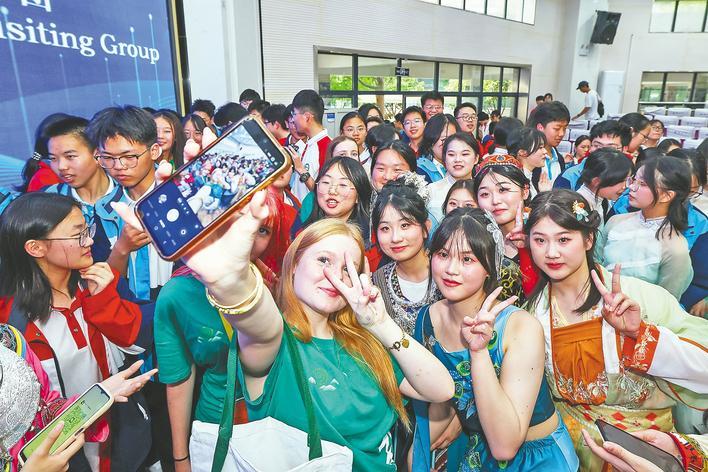 新西兰师生体验中国文化