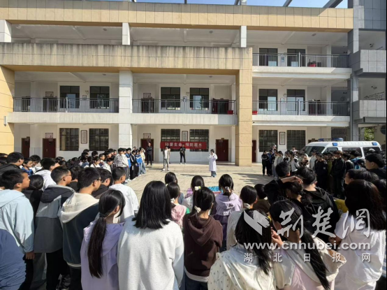 沙洋县高阳镇卫生院进学校开展防溺水急救知识宣讲