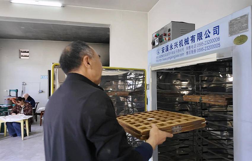 PG电子平台保康堰坪村：技艺“复活”茶香“生金”(图7)