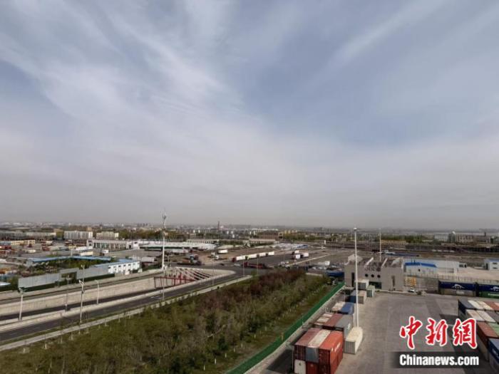 巴媒体人士：乌鲁木齐国际陆港区搭建区域互联高效通道，体现新疆发展水平