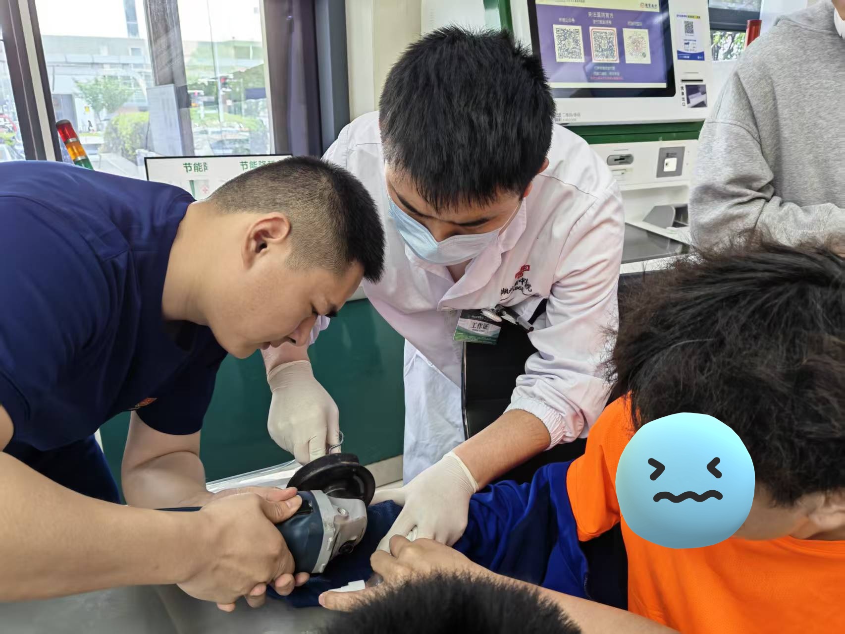 这种硬度的戒指卡手有多危险？20岁大学生差点截断手指