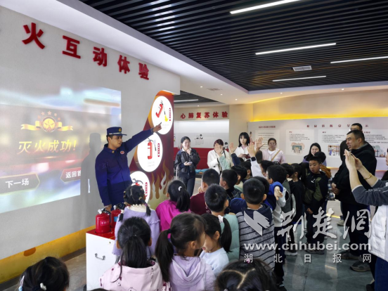 荆门消防科普教育馆迎来50组家庭沉浸式学消防