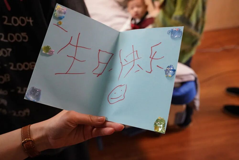 “没想到我还能给儿子写生日贺卡”