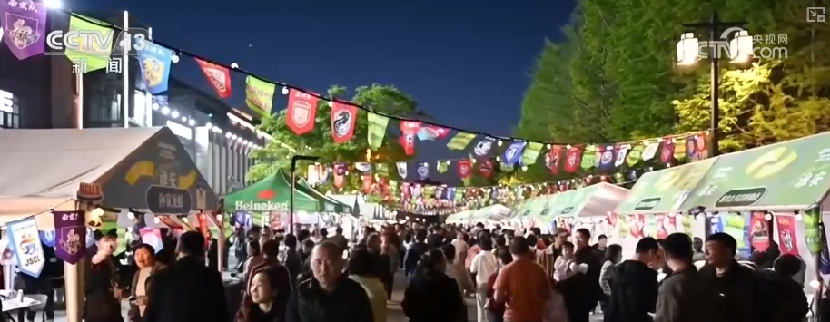 “超”有看点引爆消费新热潮“足球+夜市+美食+趣玩”聚人气、添活力(图1)