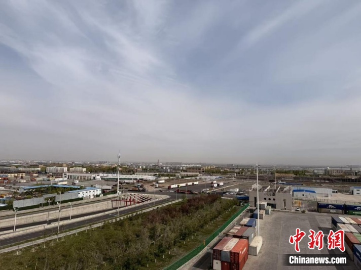 Pakistani delegation visits Urumqi International Land Port, applauding Xinjiang's development