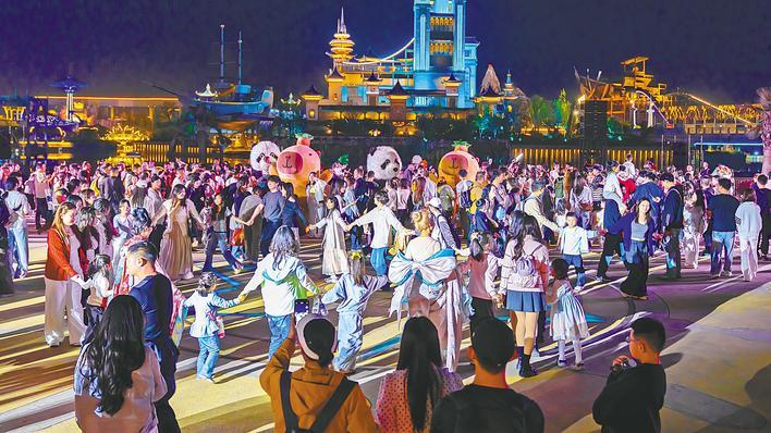 荆楚花袭人夜色更迷人  大量游客改变行程，留下来感受“愈夜愈美丽”
