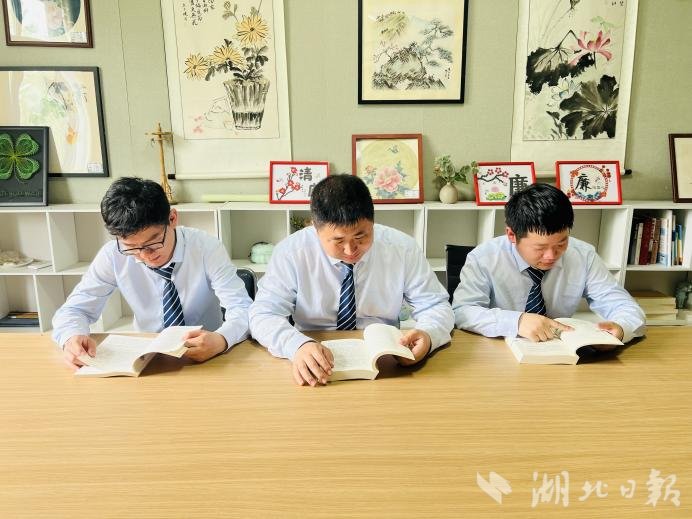 以学促干，这群高速员工用阅读给服务“加温”
