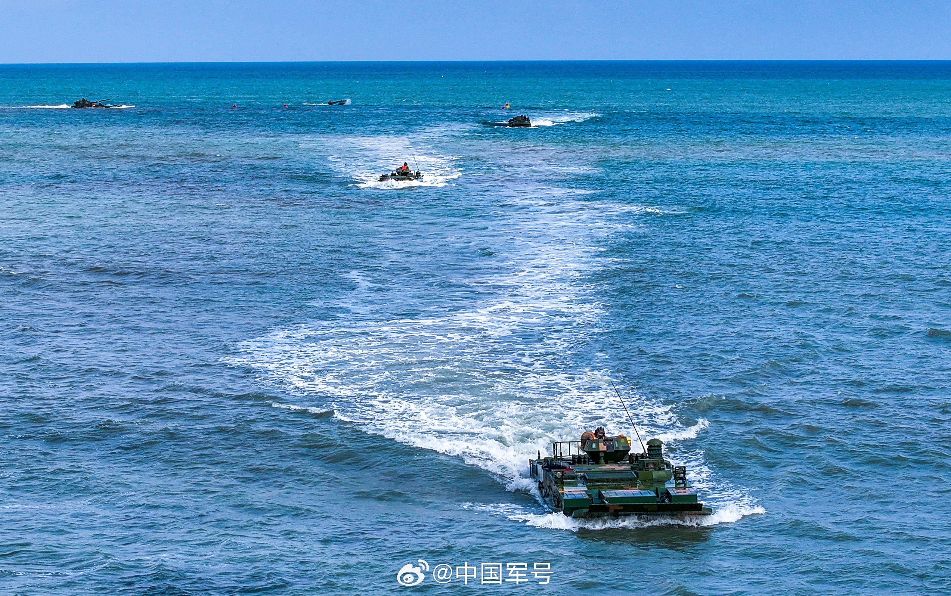 气场拉满！高清现场图带你看两栖铁甲踏浪而来