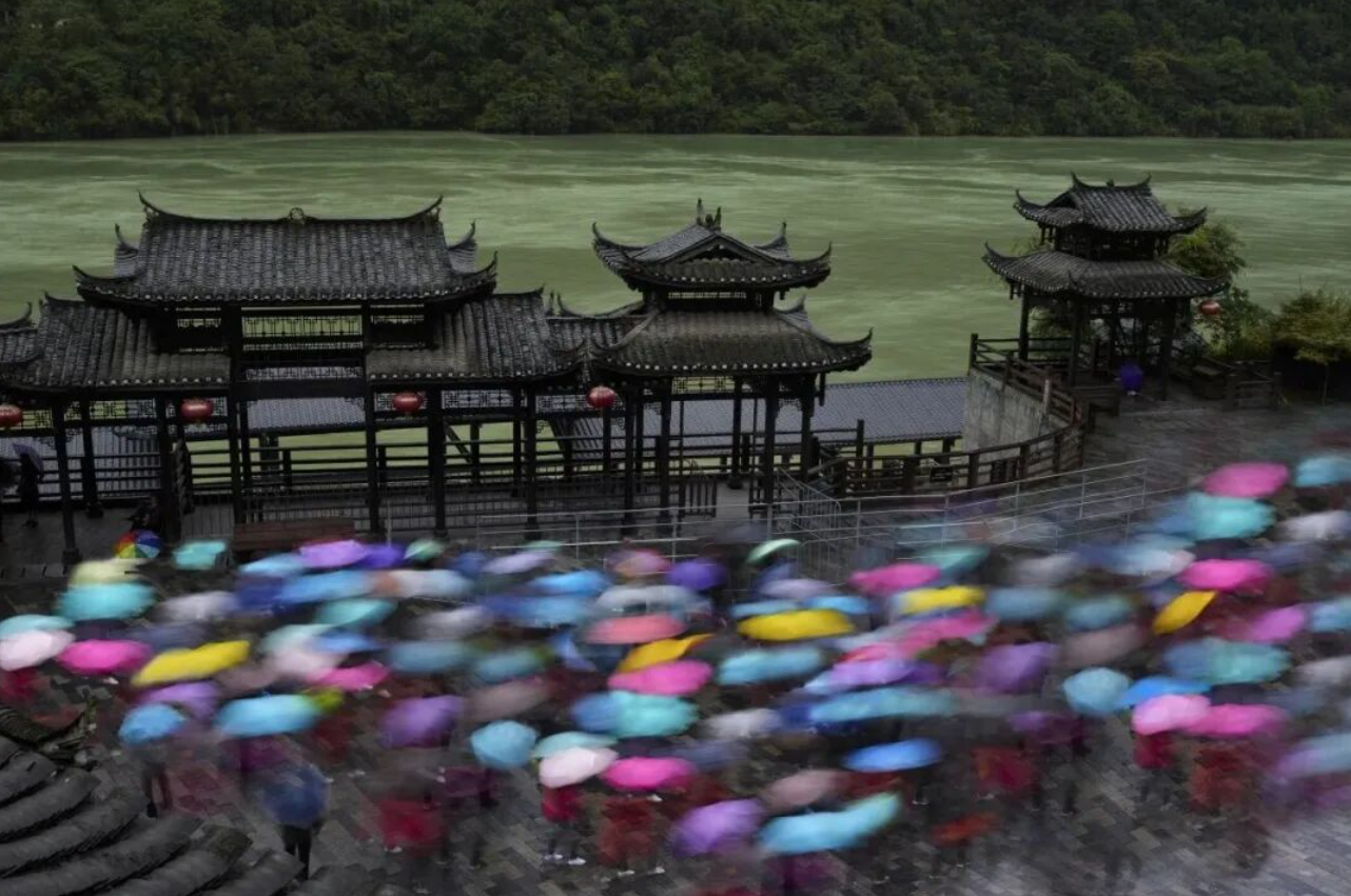  江城春景入画卷，峡江风雨续华章——第四届“鄂川陕黔”女摄影家摄影联展圆满落幕