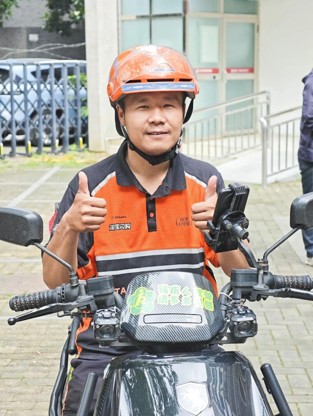 武汉39岁外卖“单王”全程不吭声,一天能跑136单,同事无人不服:看着他大家心里就有底