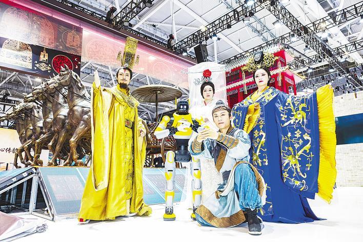 鄂企携5000余件精品亮相深圳文博会 机器人大秀太极 “李时珍AI”问诊