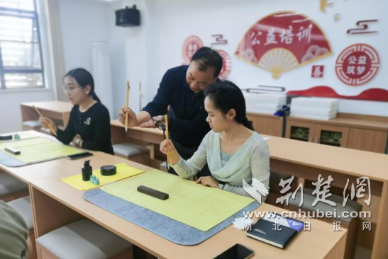 钟祥工人文化宫公益书法课温暖职工心田