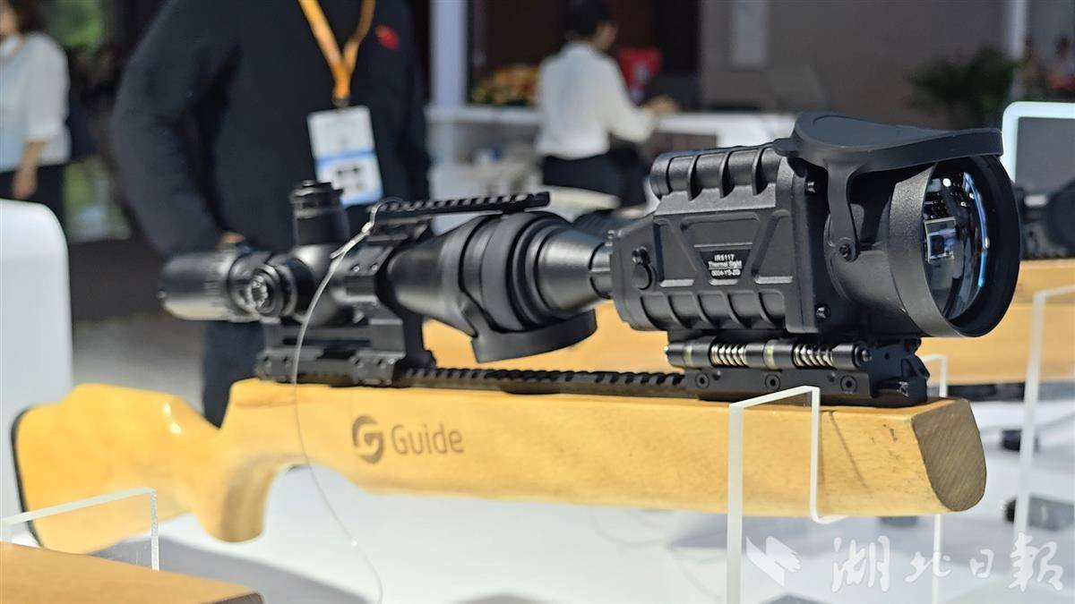 光博会亮相新型狙击步枪红外瞄准镜，成像芯片国际领先