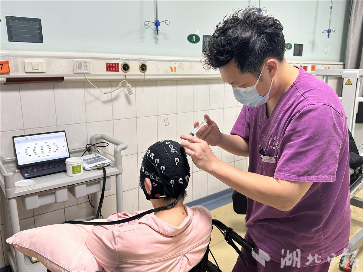  国内首例， 从肢体瘫软到恢复行走仅用一个月！   36岁女子用“意念”驱动自己的左腿行走