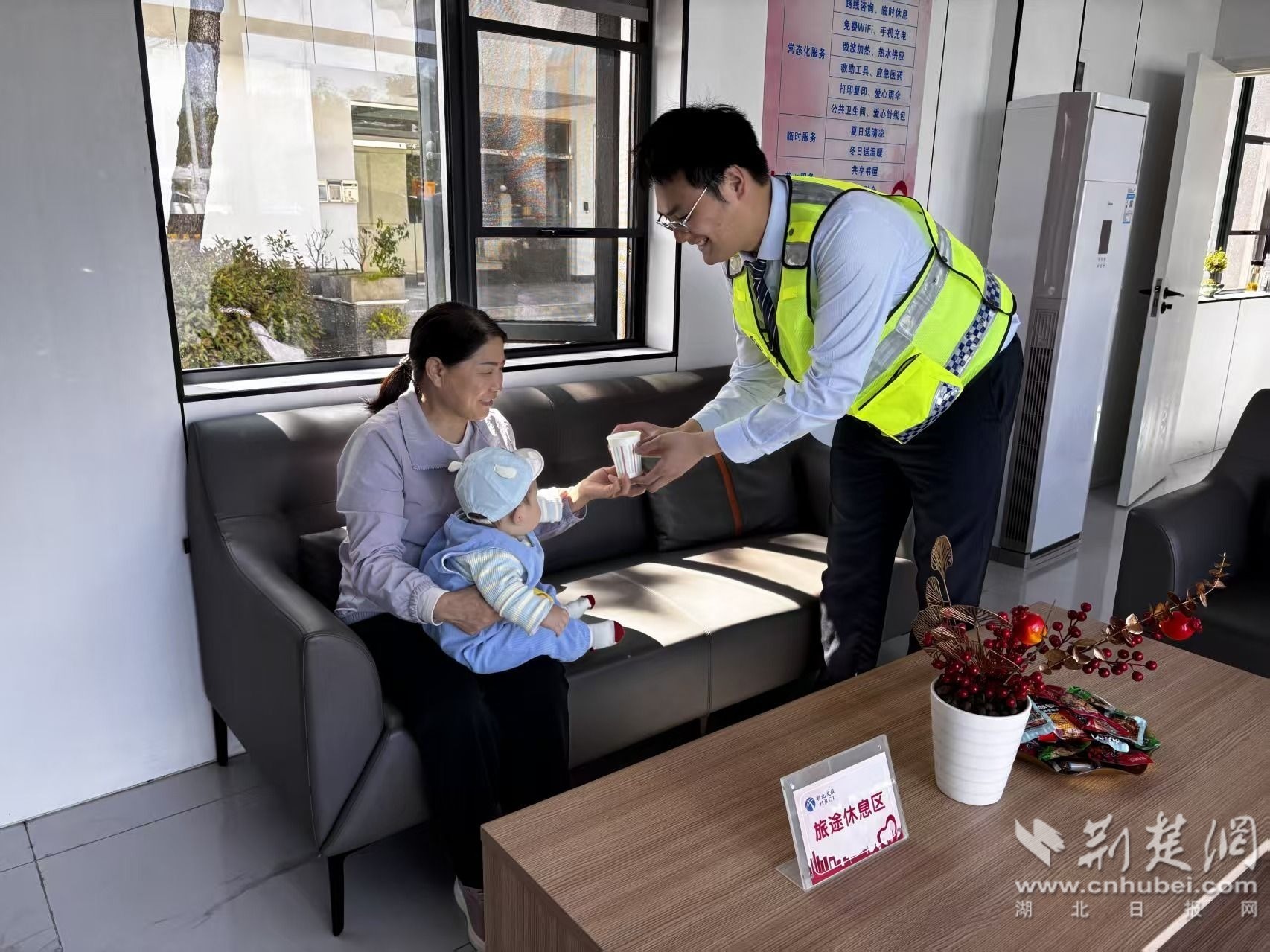 大悟北收费站圆满护航“五一”假期出行
