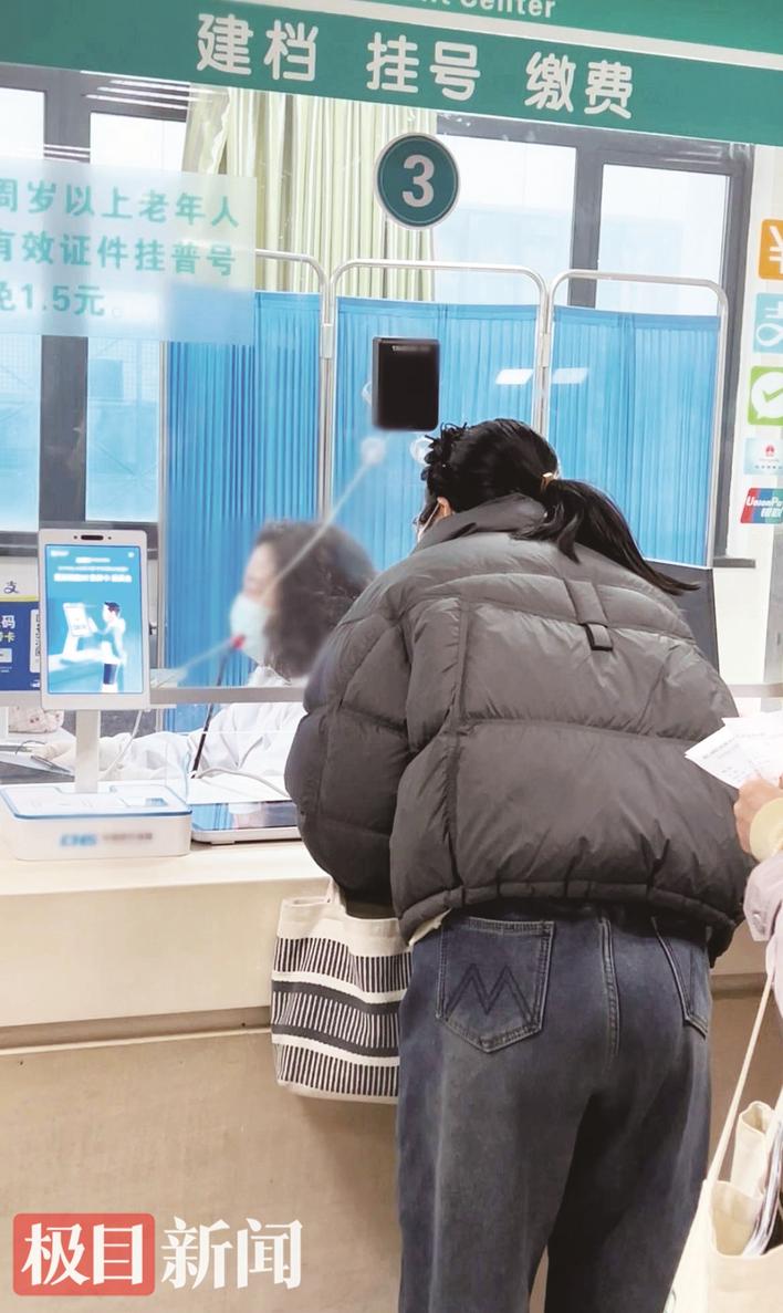  熟悉就医流程 提供情绪价值  陪诊师不止是代“跑腿” 更是患者的“临时家人”