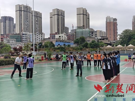 黄石市200余名体育教师共研“成长课堂”新路径