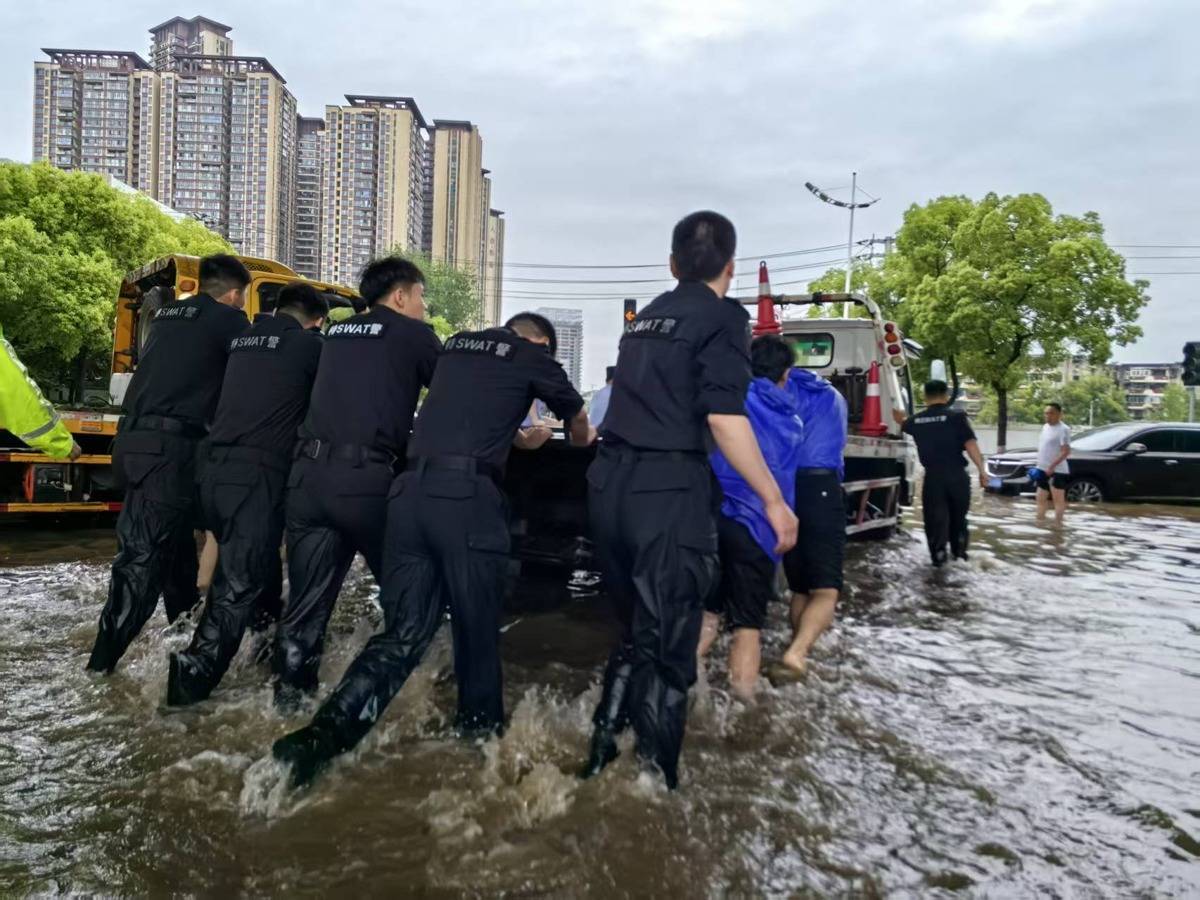 1小时狂泼122.5毫米！荆州暴雨破历史极值 30个乡镇雨量超250毫米