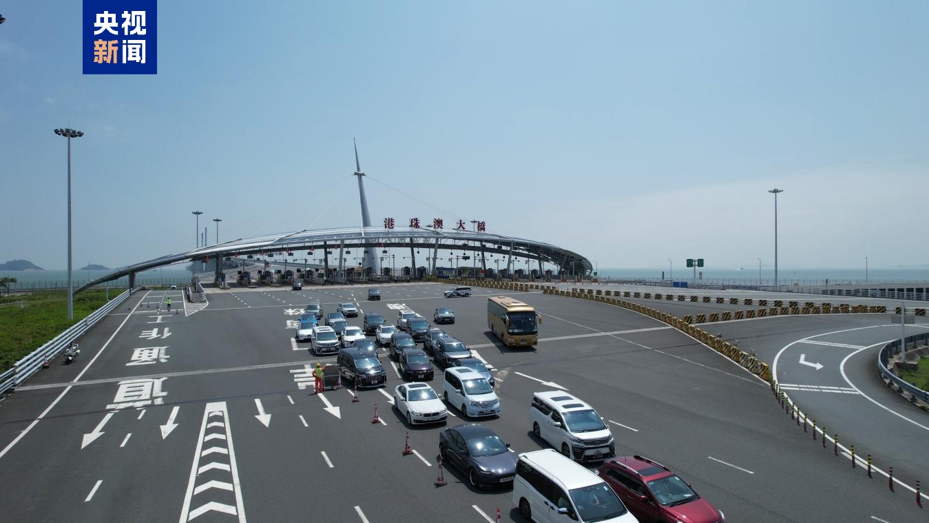 港澳居民“北上”热情高涨 港珠澳大桥珠海公路口岸入境客流车流双双攀升