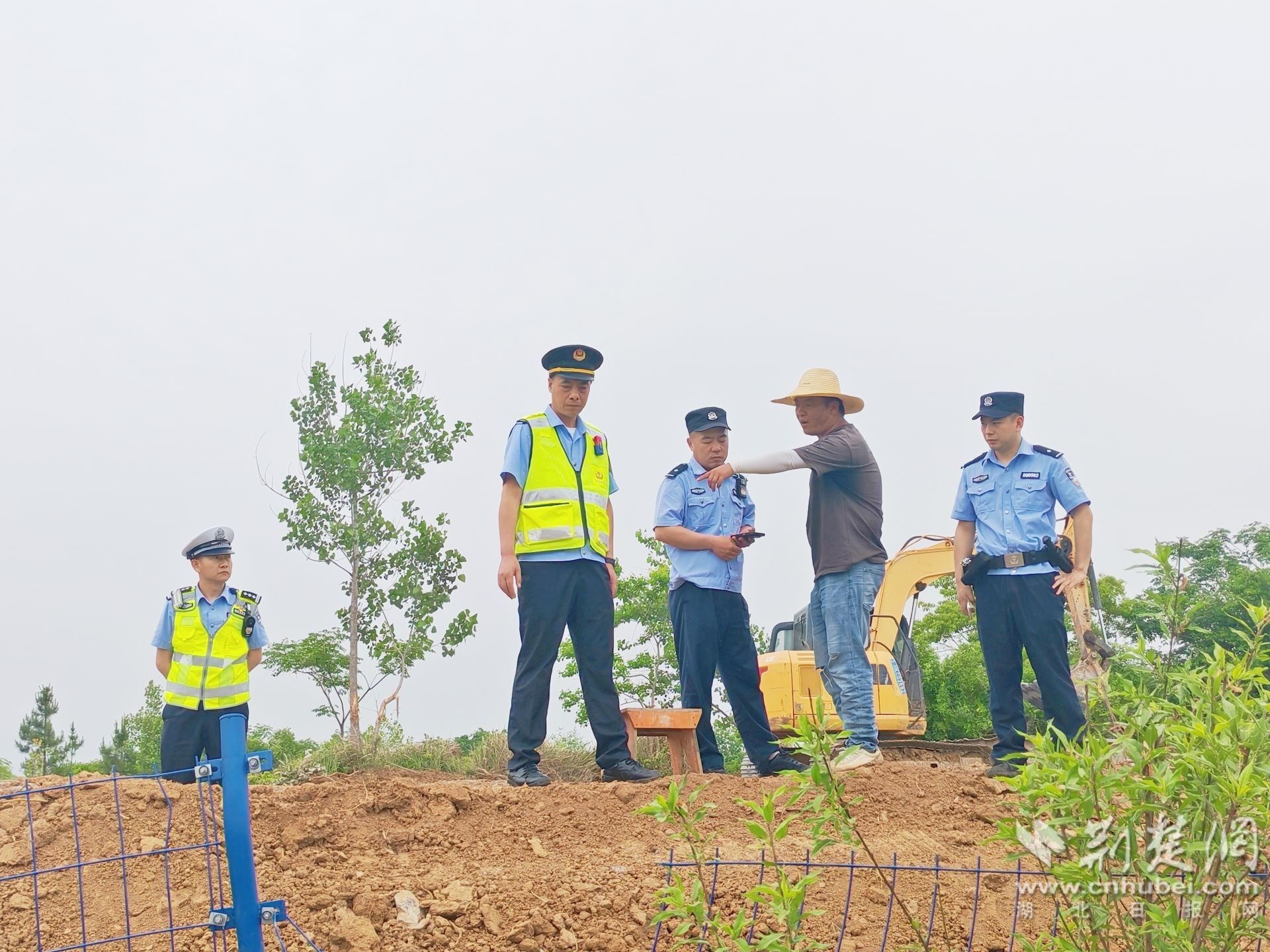 “小破损”暗藏“大风险” 湖北高速路政普法除隐患