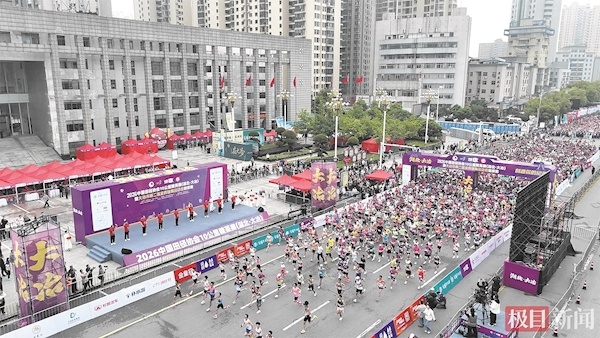  万名跑者齐聚铜都，共享全民运动盛宴 湖北首站A1类路跑赛事燃动大冶