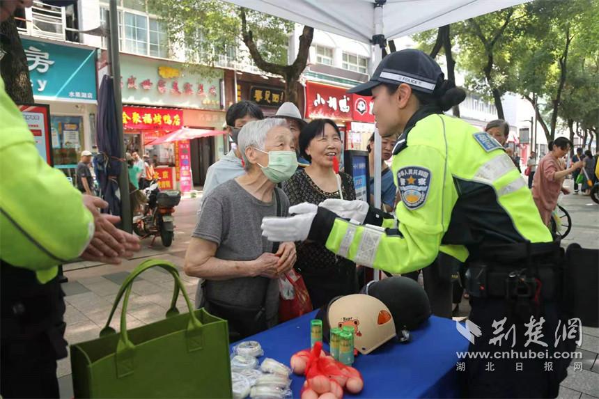 精准宣教！湖北一老一小交通安全防护网越织越密