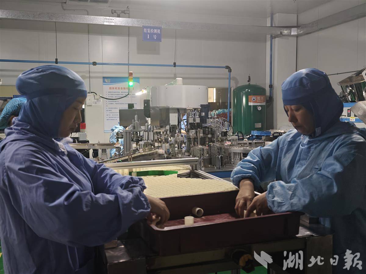  轶清二楚｜瑕疵率百万分之三点四，“打工人美甲”背后是中国制造的浪漫！