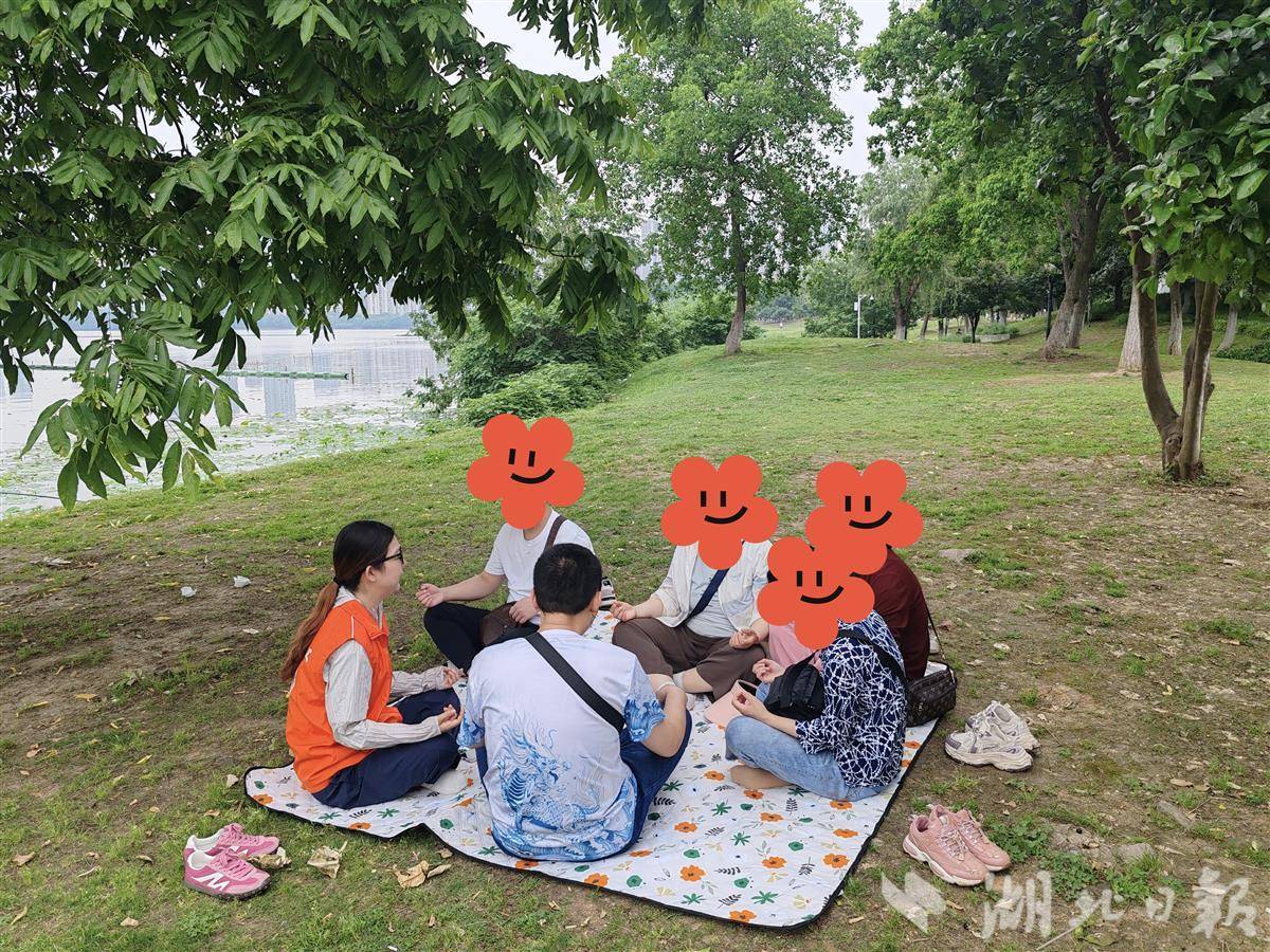 景区、湖畔、江边……多元场景守护他们的康复之路