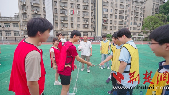 大冶市实验中学首届“阳光班超”校园足球赛落幕