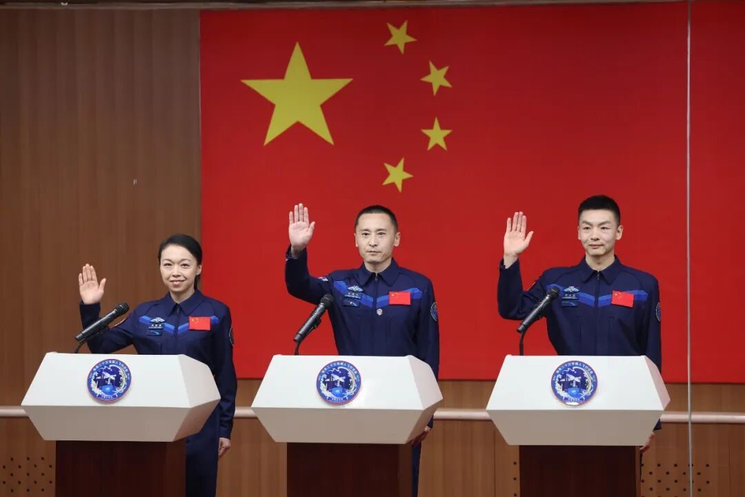  明日出征！神舟二十三号乘组亮相！（附简历）