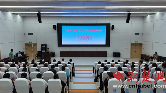  大冶市“社科飞燕”公益讲堂开讲，银龄学员品读本土人文风骨