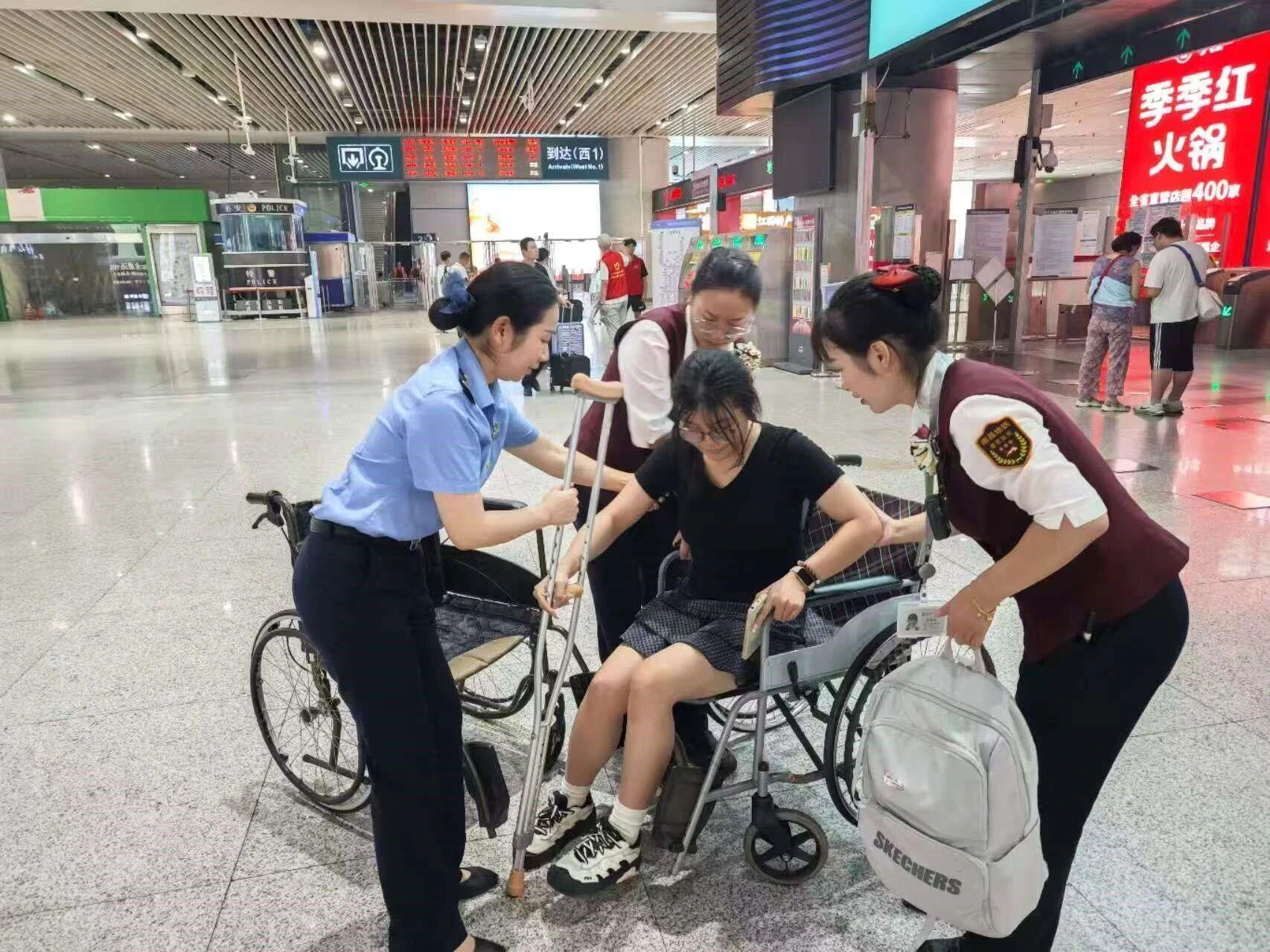全程护航不缺位！这些旅客火车出行别忘提前预约