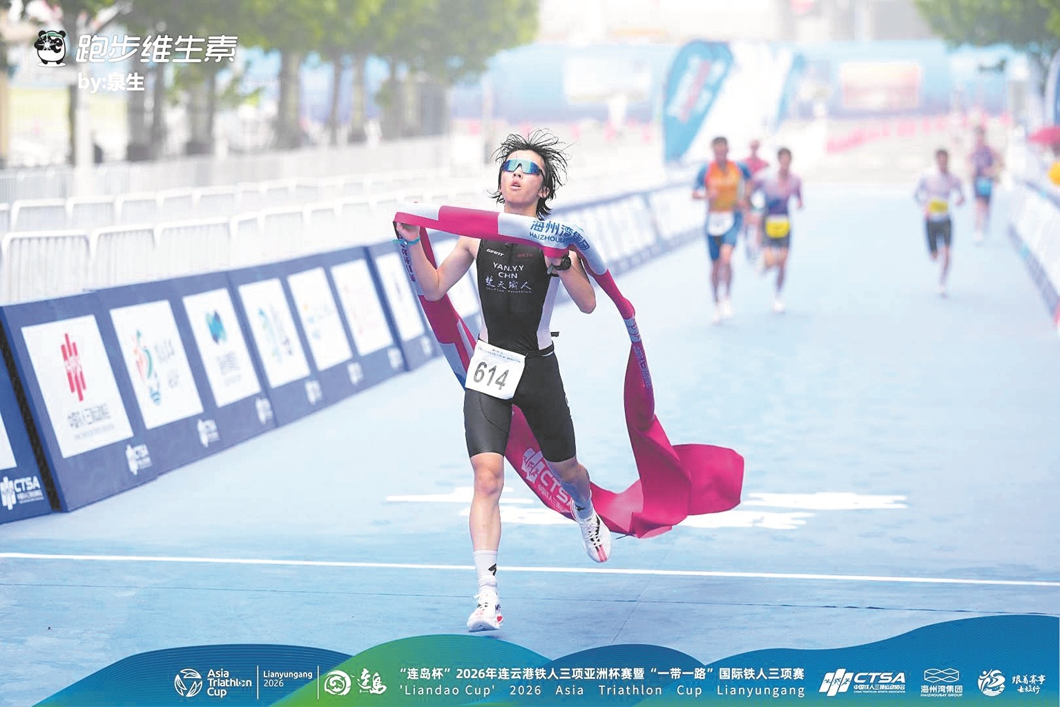 16岁高中生一年参加5场铁人三项大赛 不是专业运动员，得到父母和老师大力支持