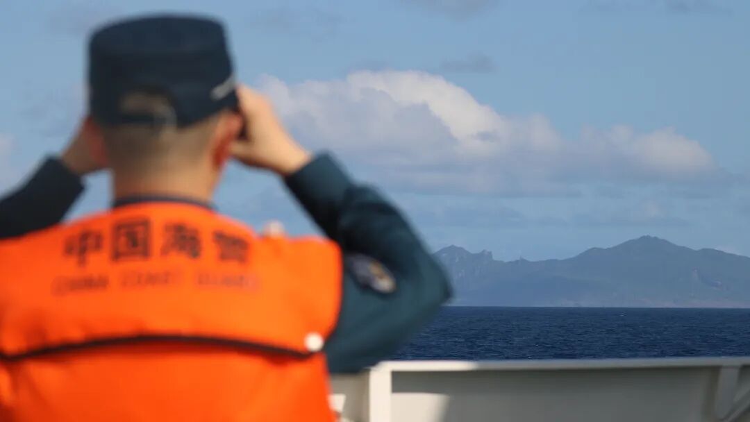  中国海警舰艇编队5月7日在我钓鱼岛领海巡航