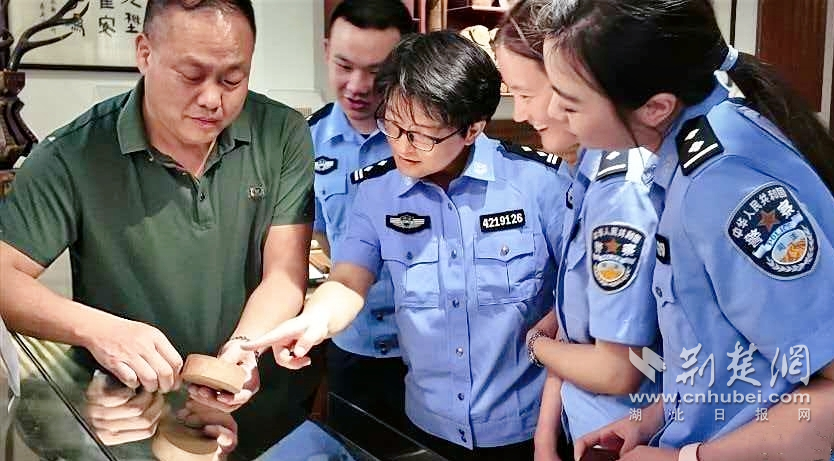 对话非遗承文脉 强能赋能育讲师——江北监狱民警讲师团走进楚简非遗工作室研学提质