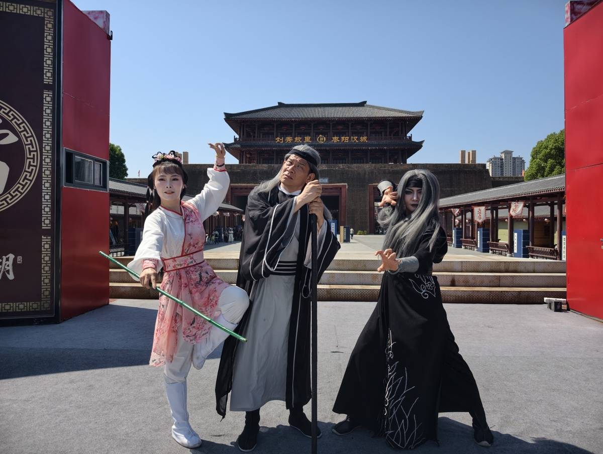 襄阳“柯镇恶”真摔成“磕大侠”！扮演者李涛：千百次练习翻白眼患上角膜炎