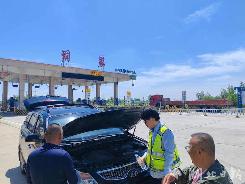 车辆抛锚遇困境 暖心帮扶显担当