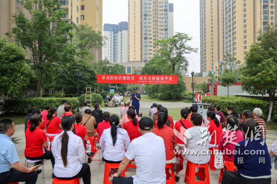 荆门消防“登门”高层住宅 为防灾减灾加把“平安锁”