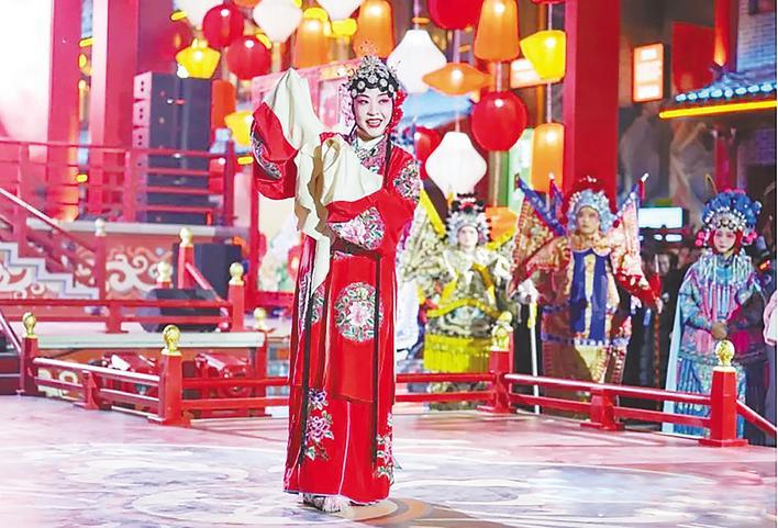 “山二黄”让年轻人挪不动步 一台濒危戏曲带火一座城