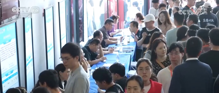 人才政策升级与“沉浸式”职业规划“组合拳”发力 毕业生就业新动能更足