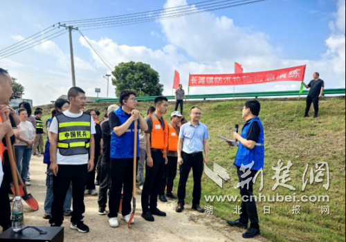 以练备战筑牢防线 钟祥市长滩镇开展防汛应急演练