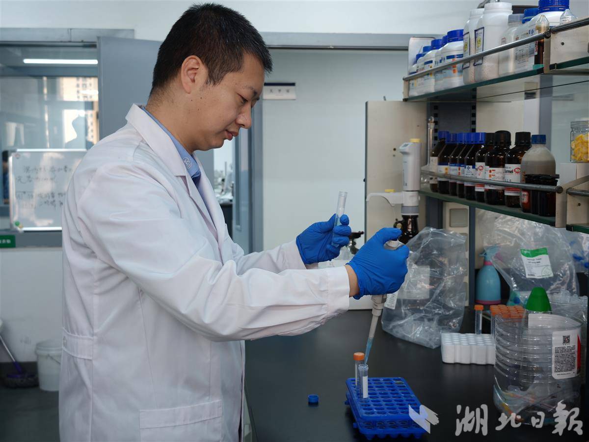 在实验室揭开疑案迷雾，他是江城“毒物猎手”