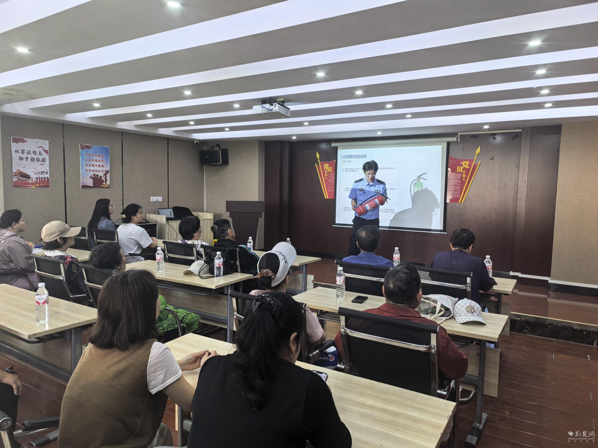 “防灾减灾守底线，警社联动护平安”  青山区工人村街道开展系列安全教育活动