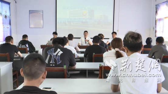 钟祥市多部门联合开展就业培训与帮扶政策宣讲