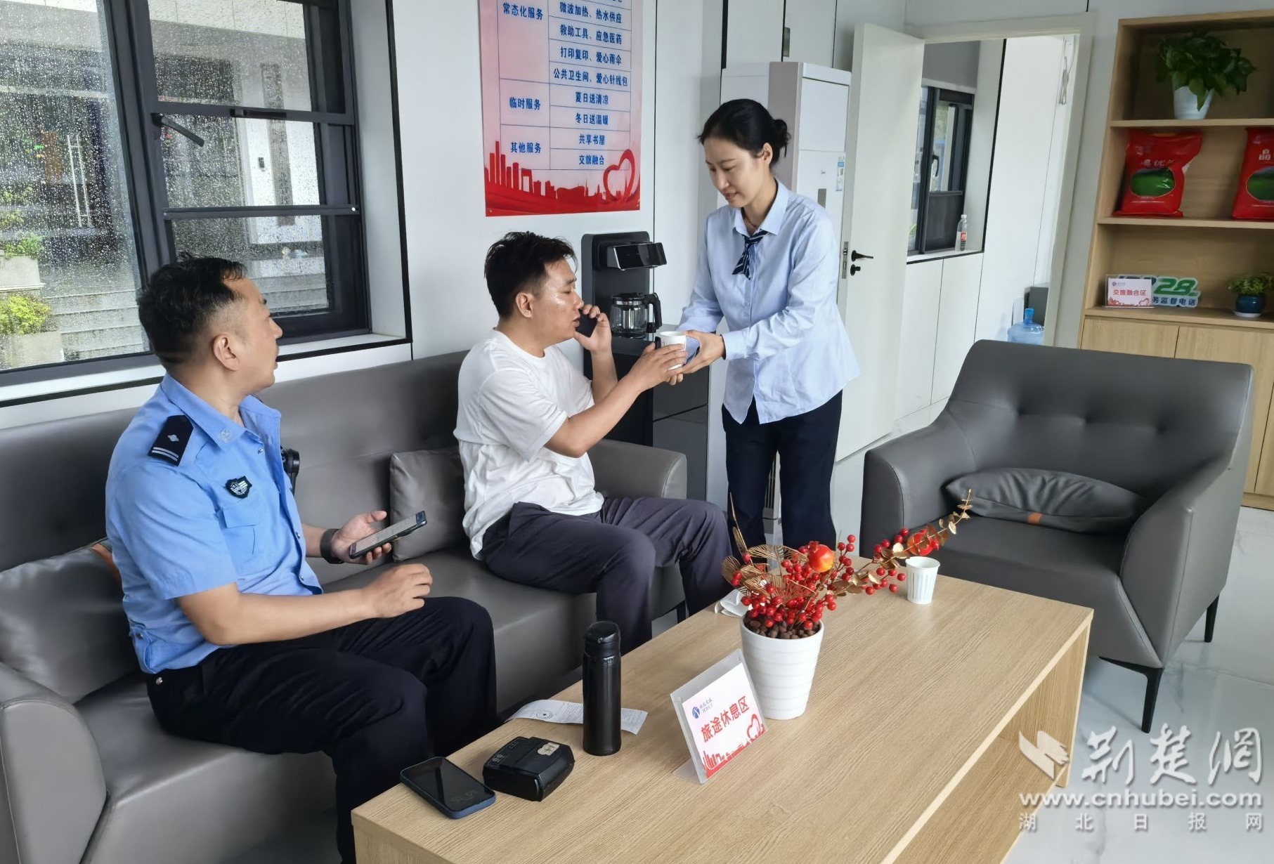  大悟北收费站：风雨中的“避风港”，司乘的“贴心人”