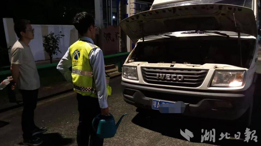 深夜温情！沉湖收费站紧急救助故障车辆