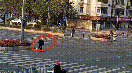  本月起，湖北交警严查电动自行车闯红灯、不戴头盔等违法行为