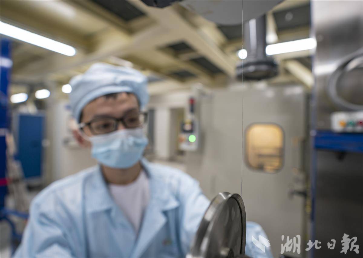 “光谷七星”探访记③连续十年市场份额全球第一，长飞光纤联接AI时代“数字生命线”